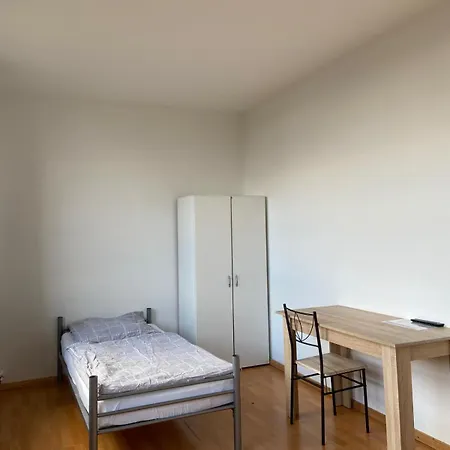 Gastem Ug Quarto em Acomodações Particulares *