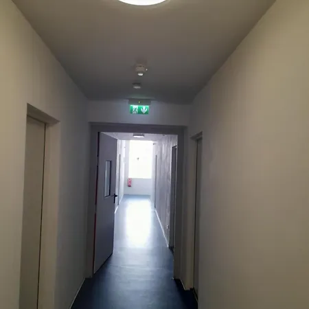 Gastem Ug Quarto em Acomodações Particulares *