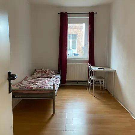 Gastem Ug Quarto em Acomodações Particulares *