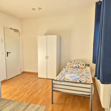 Gastem Ug Quarto em Acomodações Particulares *